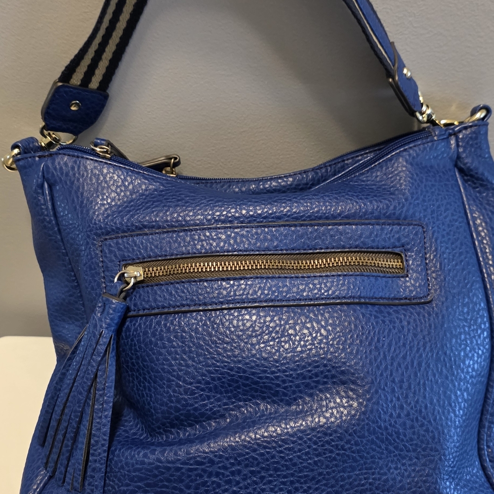 Good Condition Liz Claiborne Blue Leather Shoulder Bag